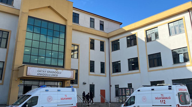 Öğretmenler Günü yemeği kâbusa döndü: 5 lise öğrencisi zehirlendi