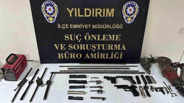 Bursa’da kaçak silah atölyesine baskın: Çok sayıda tabanca ele geçirildi