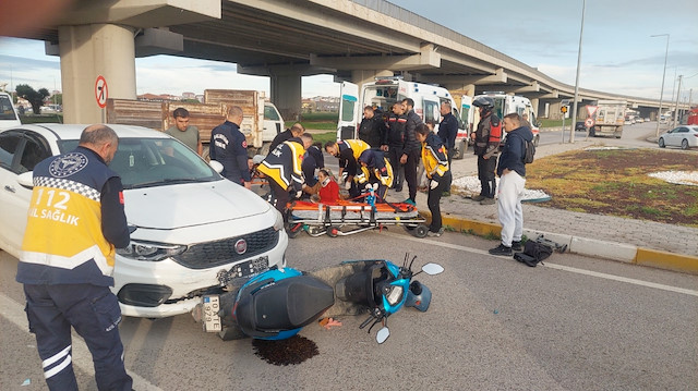 Bandırma’da korkutan kaza! Motosiklet metrelerce sürüklendi: İki yaralı