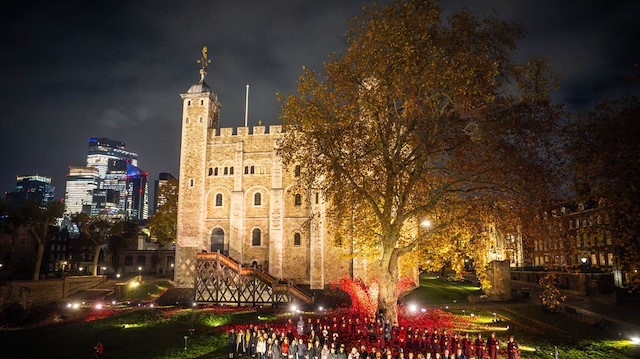 Tarihi sergide skandal saldırı! Turistler şaşkına döndü