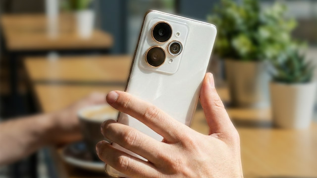 Realme 16 Pro devasa batarya ve periskop kamera ile gelecek