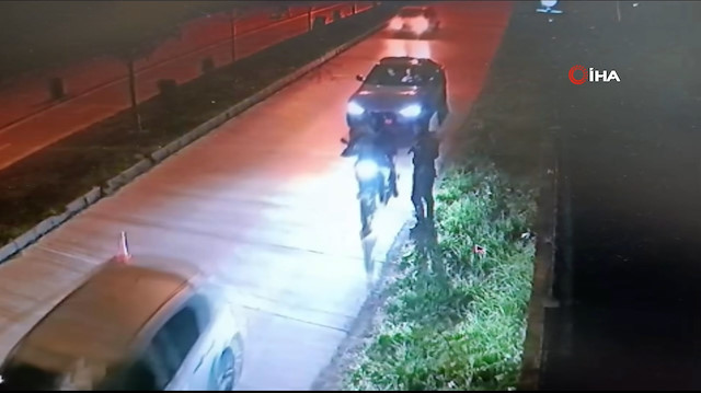 Dur ihtarına uymayan sürücü Yunus polisine böyle çarptı