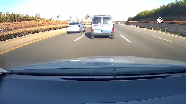 Ankara'da trafiği tehlikeye düşüren sürücü araç kamerasına yansıdı