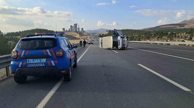 Kilis-Hatay karayolunda araçlar çarpıştı: Üç yaralı | YEREL HABERLER