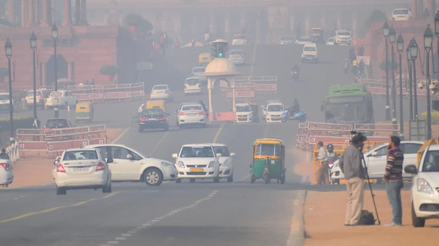 Yeni Delhi alarmda! Nefes almak zorlaştı: Üst düzey önlemler devrede