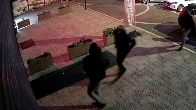 Soygun girişimi güvenlik kamerasında: Alarm çalınca plan bozuldu
