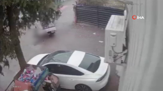 Bursa'da kamyonetin altında kalan skuter sürücüsü hayatını kaybetti