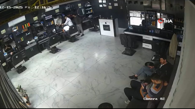 Depreme müşterisinin saçını yıkadığı anda yakalandı