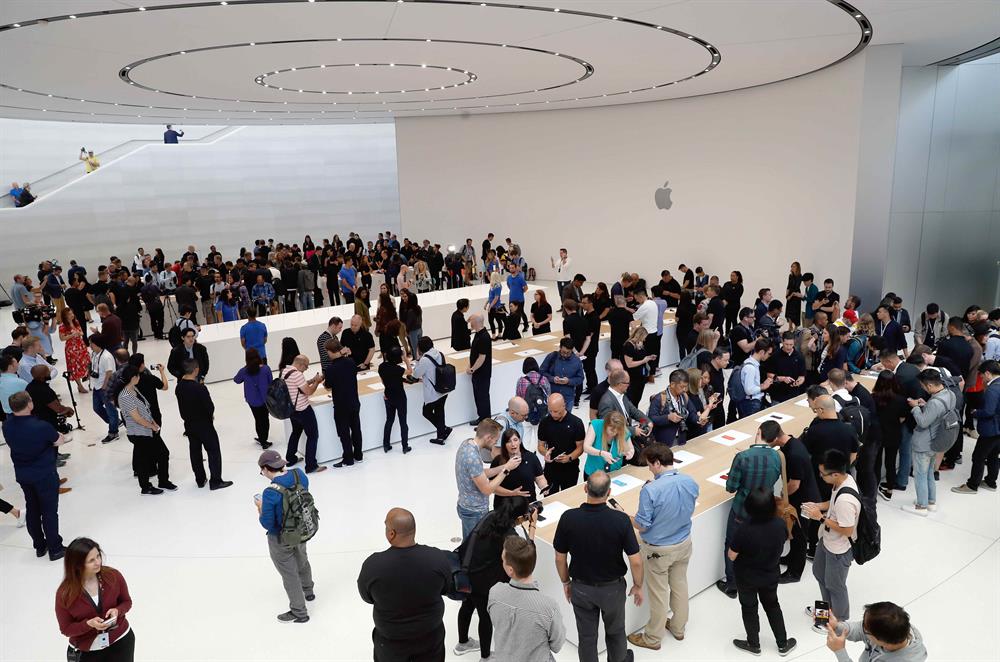 Apple unveils three new iPhones, smartwatch