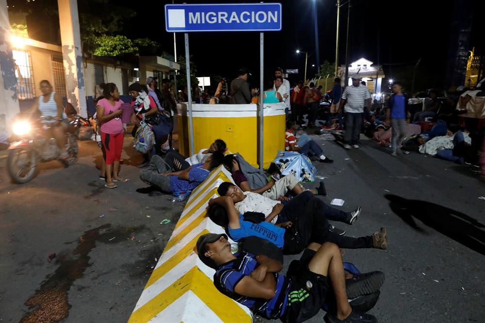 Migrants camp on bridge between Guatemala and Mexico as US pressure mounts
