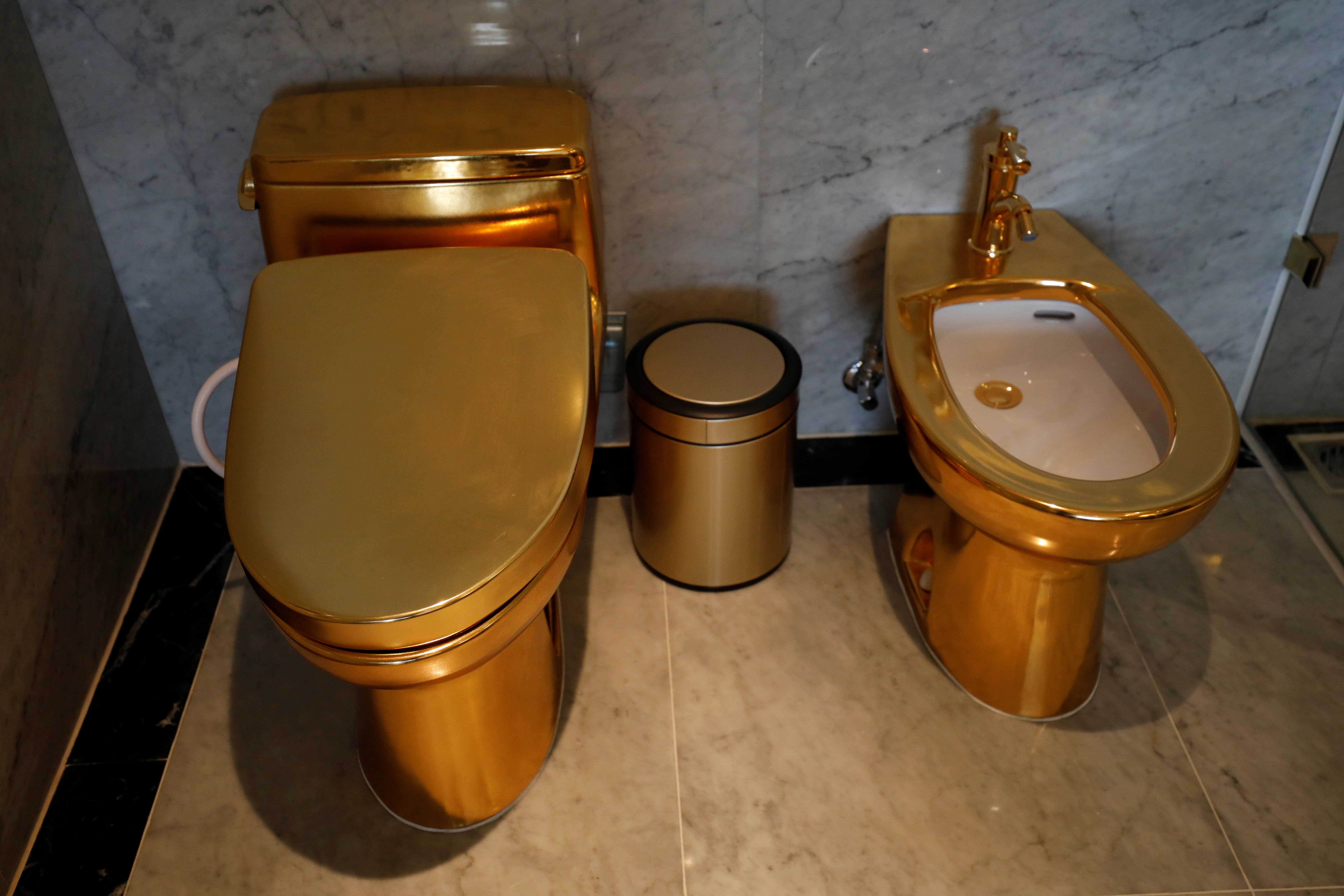 Golden potty and tubs! Vietnam welcomes guests into luxurious gilded hotel