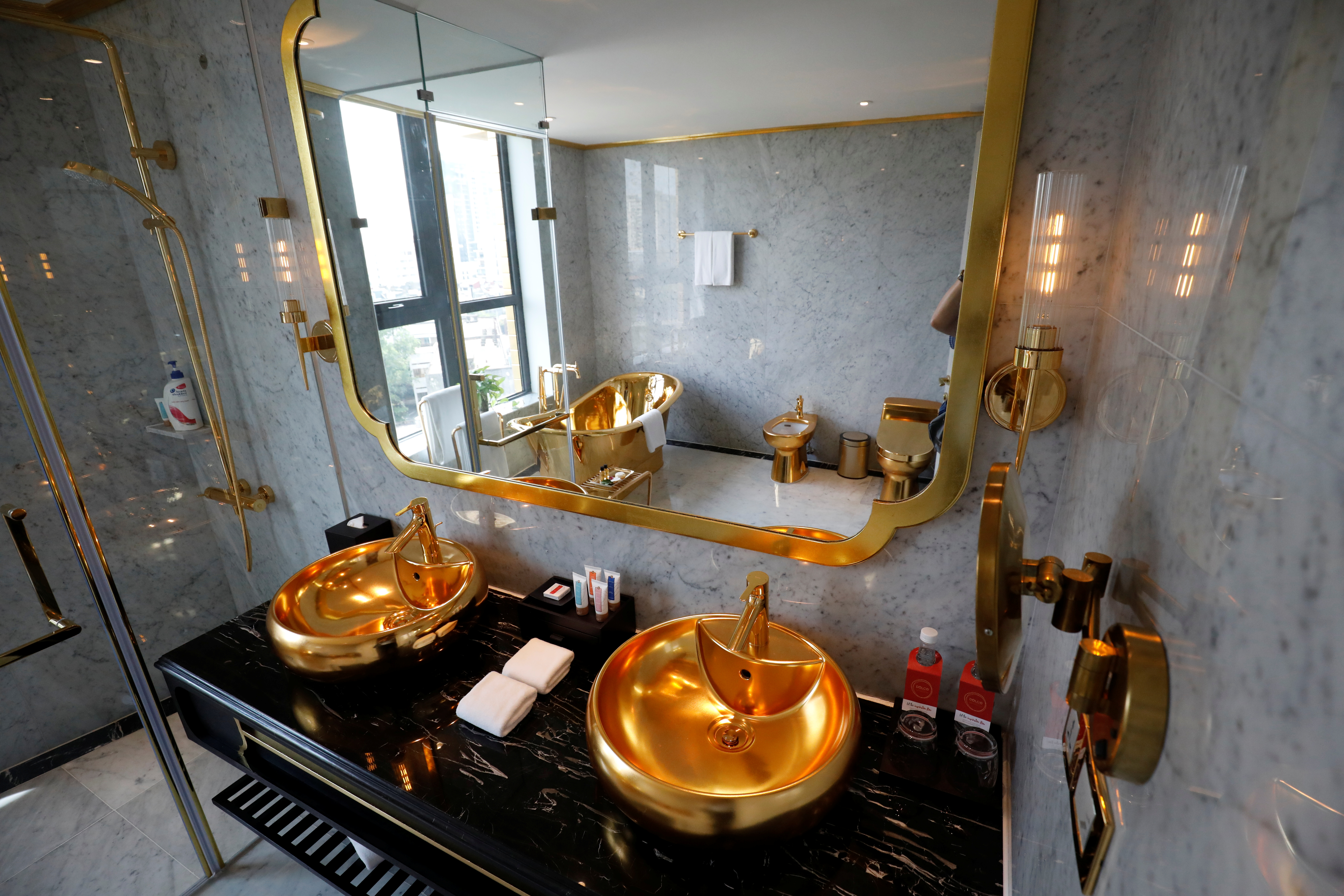 Golden potty and tubs! Vietnam welcomes guests into luxurious gilded hotel