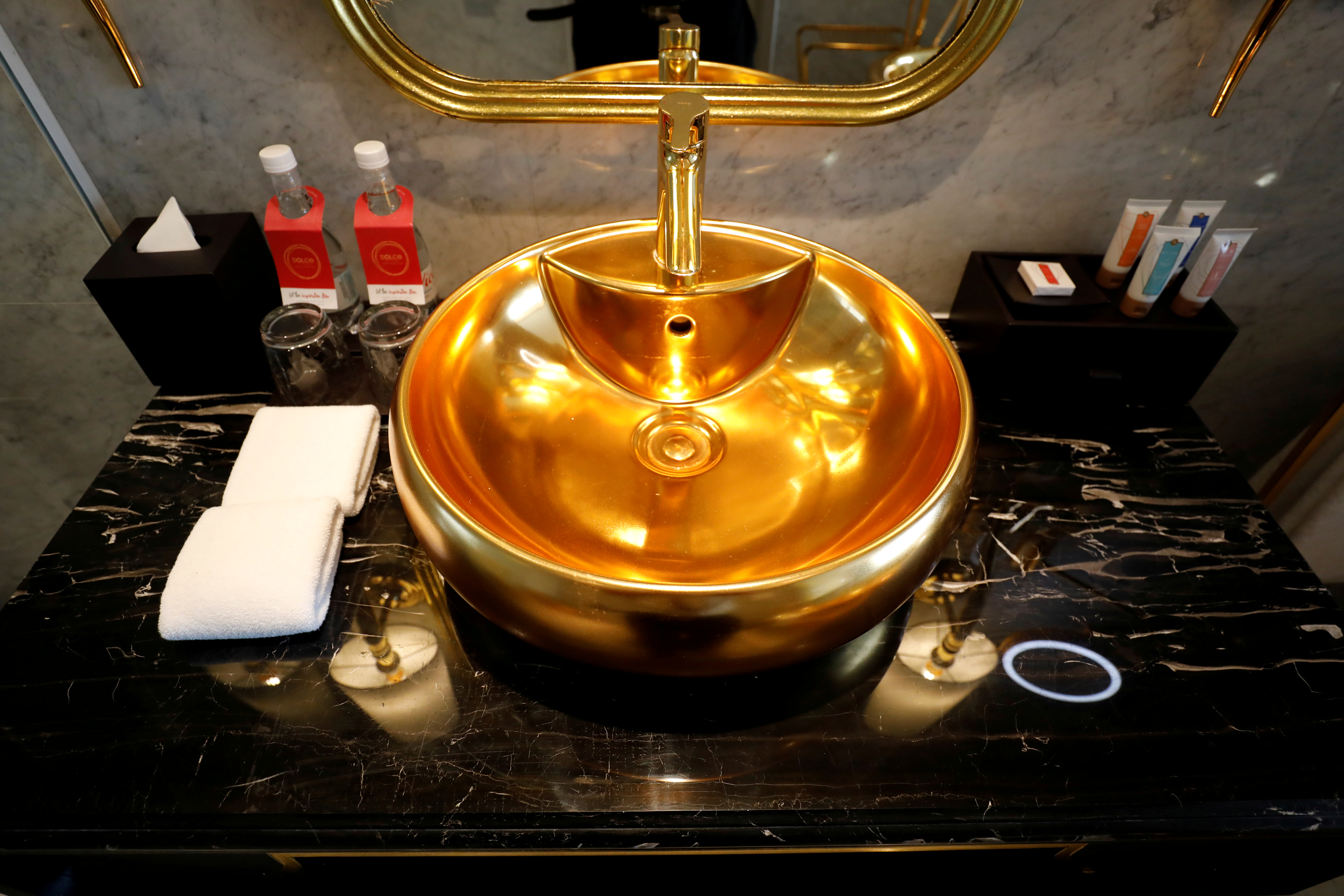 Golden potty and tubs! Vietnam welcomes guests into luxurious gilded hotel
