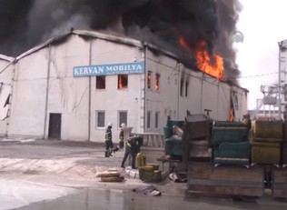 kayseri de fabrika yangini yeni safak