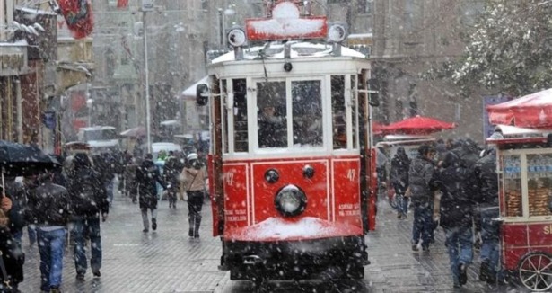 İstanbul'a yılın ilk karı...