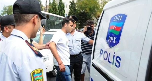 Azerbaycanda asker ölümleri protesto edildi