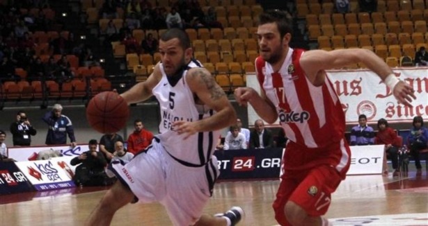 Anadolu Efes şampiyona takıldı
