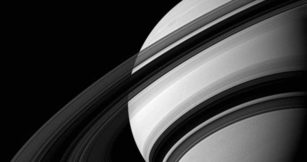 Satürn'den yeni fotoğraf