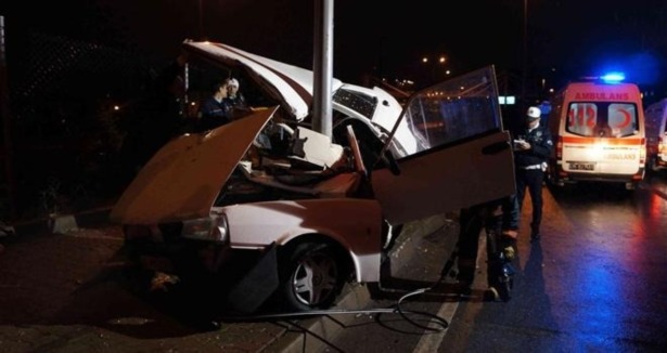 Ümraniye'de trafik kazası: 1 ölü, 2 yaralı