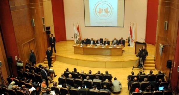 Mısır Yüzde 60 ile yeni anayasaya 'Evet' dedi