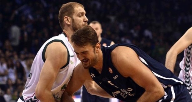 Anadolu Efes, evinde Unicaja Malaga''ya 70-64 yeni