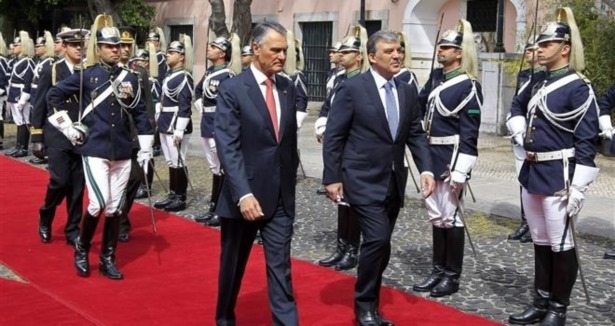 Gül Portekiz'de resmi törenle karşılandı