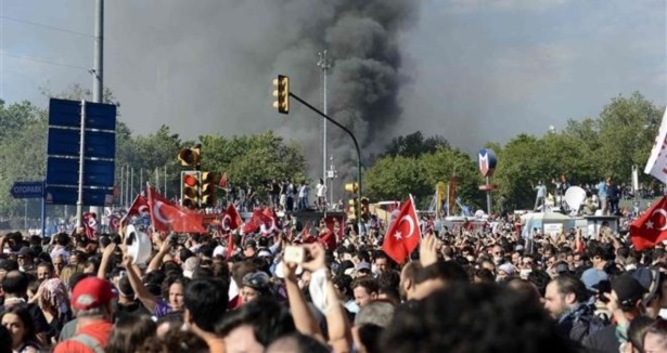 Polis Taksim'i göstericilere açtı!