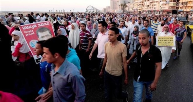 Mursi taraftarları İskenderiye'de miting yaptı