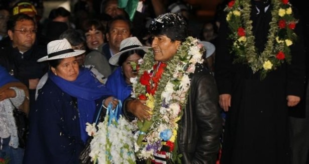 Morales çiçeklerle karşılandı