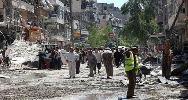 Şam'da pazar yerine hava saldırısı