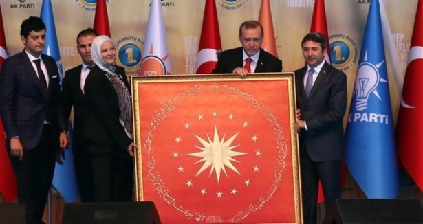Erdoğan''a cumhurbaşkanlığı forsu hediye edildi