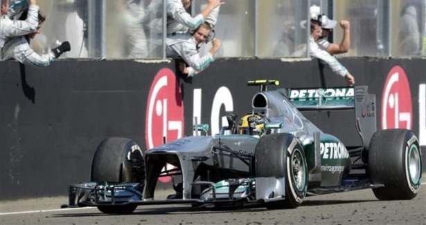 Macaristan'da Hamilton galibiyeti