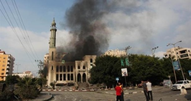 İsrail 74 camiyi bombaladı