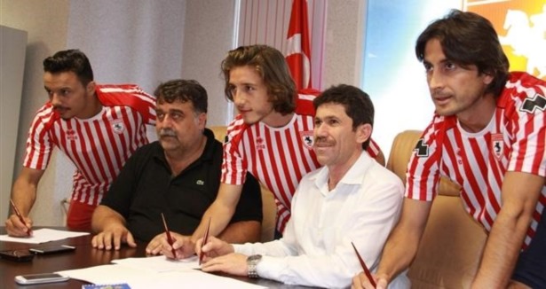 Samsunspor 3 futbolcuyu renklerine bağladı