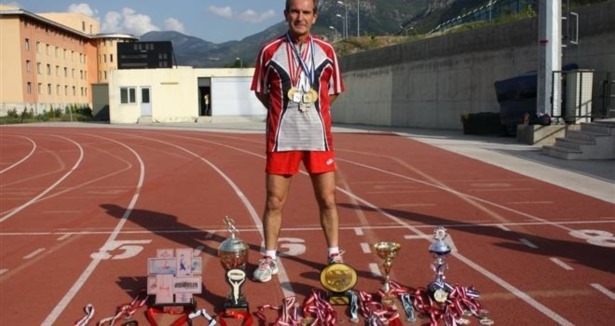 53 yaşında atletizmde rekorlar kırıyor
