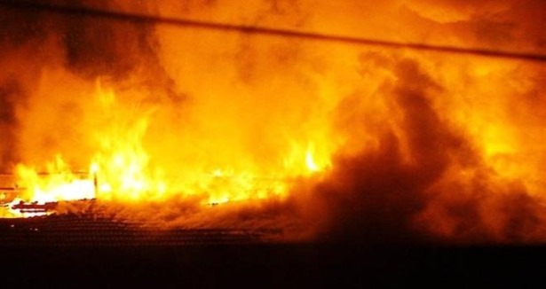 Tuzla'da askeri tersanede yangın