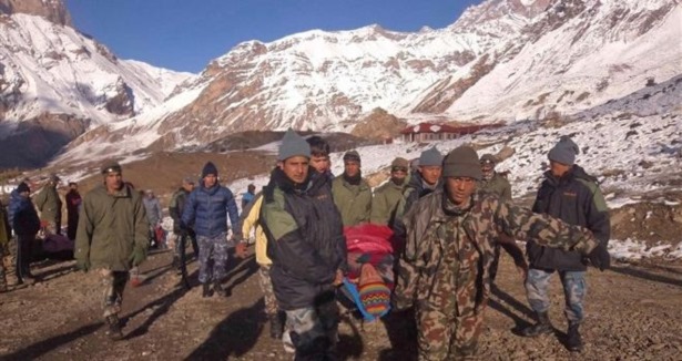 Nepal'de otobüs kazası: 14 ölü