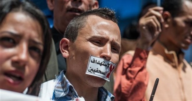 Mısırlı gazetecilerden 'sessiz' eylem