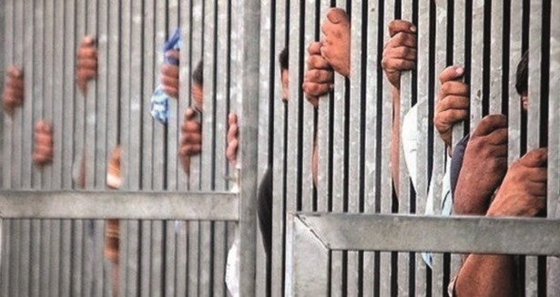 Mısır'da darbe karşıtlarına hapis cezası
