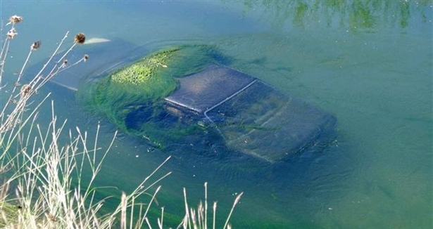 Otomobil nehre uçtu: 2 ölü