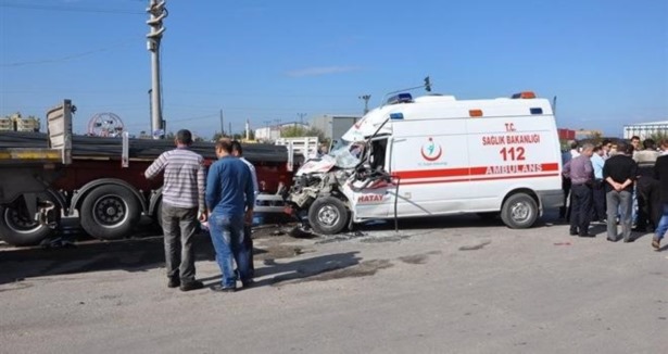 Hasta taşıyan ambulans kaza yaptı: 7 yaralı