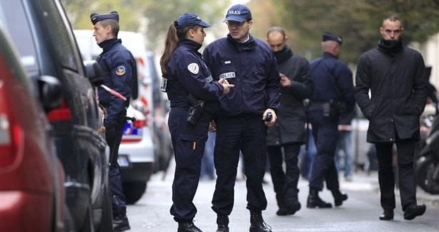 Fransız polisi yanlış yerde bekledi, şüpheliler ka