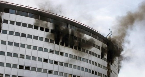 Paris'te radyo binasında yangın