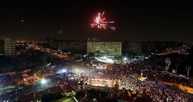 Mısır'da milyonlar 'demokrasi' için toplandı