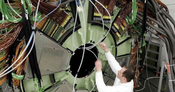 CERN fiziğin en büyük gizeminin peşinde