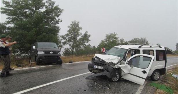 Çorum'da trafik kazaları: 1 ölü 6 yaralı