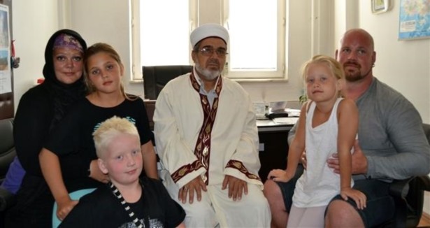 Norveçli aile Kur'an'dan etkilenip Müslüman oldu