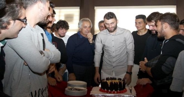 Mustafa Yumlu''ya sürpriz doğum günü