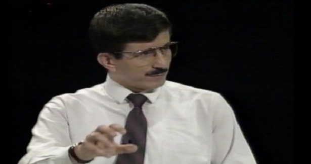 Ahmet Davutoğlu'nun 20 yıl önceki görüntüsü