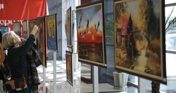 Iraklı ressam Türkiye'de sergi açtı